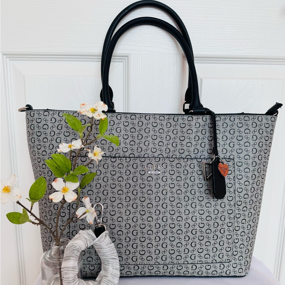 GUESS~ Stylish Large Gray Monogrammed Patterned Tote Bag w/Beige Lining - Picture 4 of 14